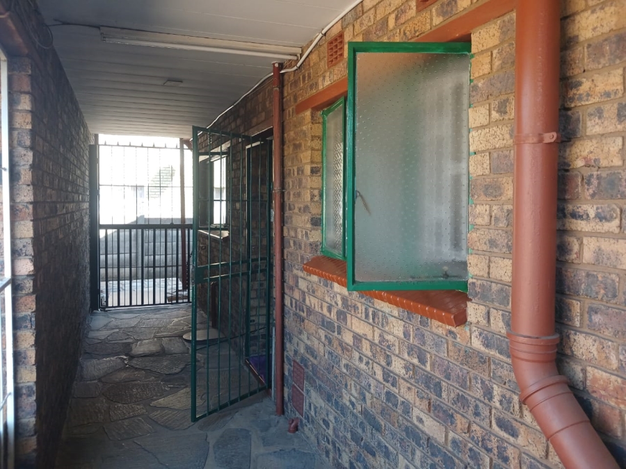 1 Bedroom Property for Sale in Lewisham Gauteng