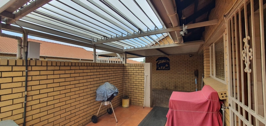 3 Bedroom Property for Sale in Dal Fouche Gauteng