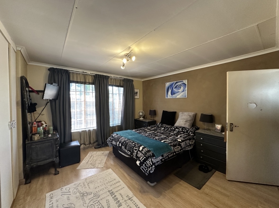 2 Bedroom Property for Sale in Verwoerdpark Gauteng