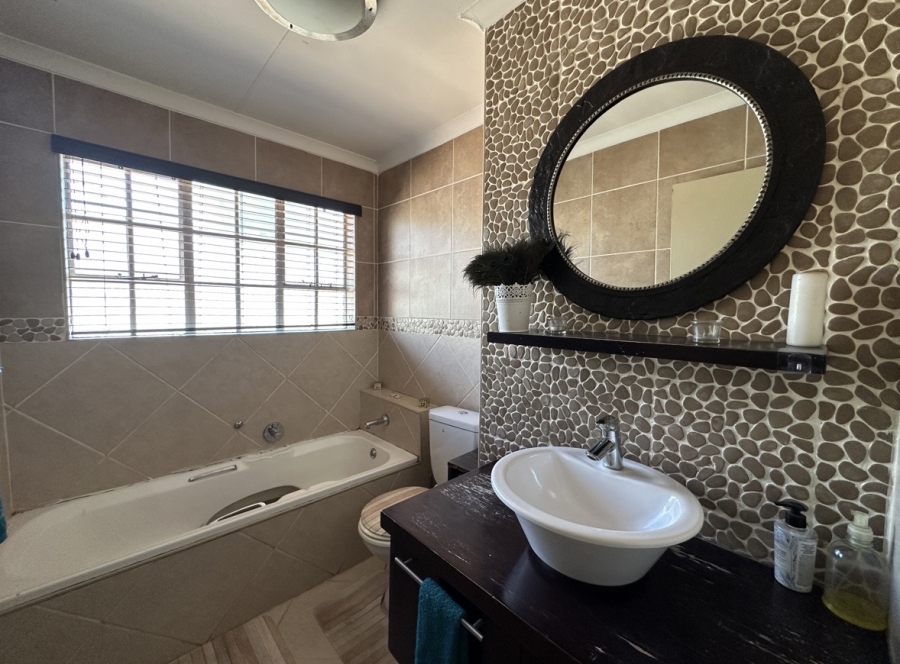 2 Bedroom Property for Sale in Verwoerdpark Gauteng