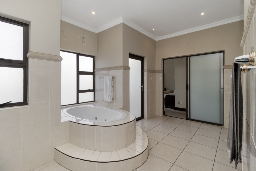 To Let 4 Bedroom Property for Rent in Dainfern Golf Estate Gauteng