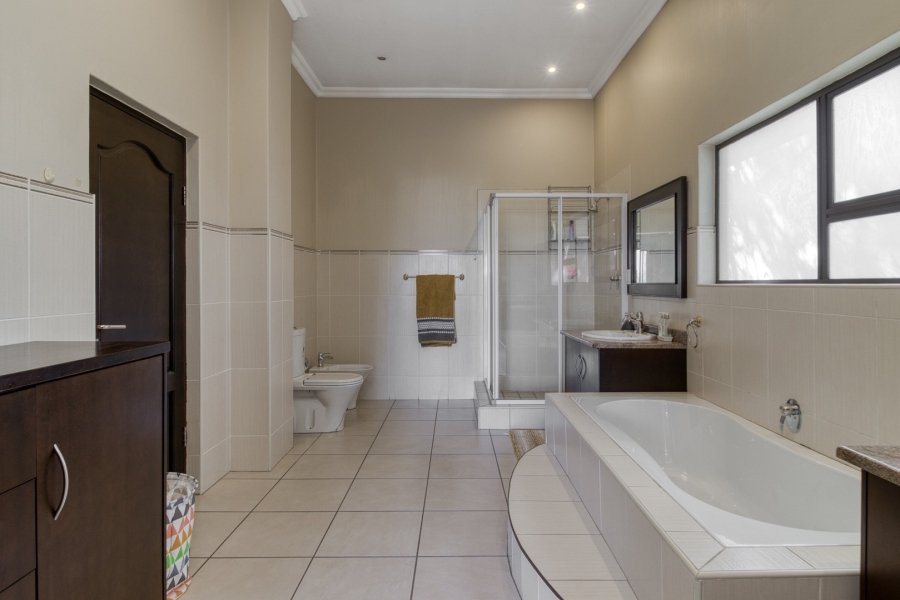 To Let 4 Bedroom Property for Rent in Dainfern Golf Estate Gauteng