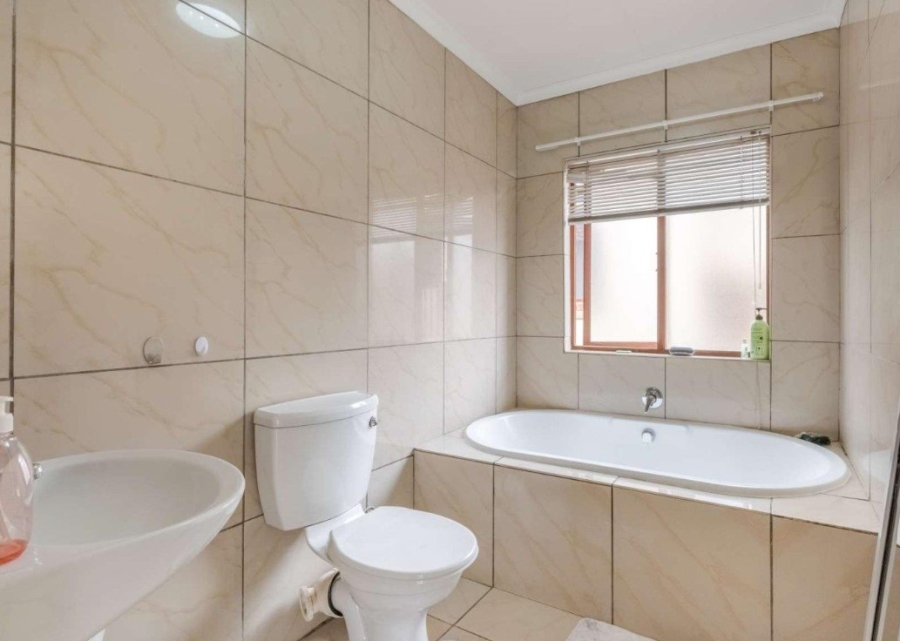 2 Bedroom Property for Sale in Willowbrook Gauteng