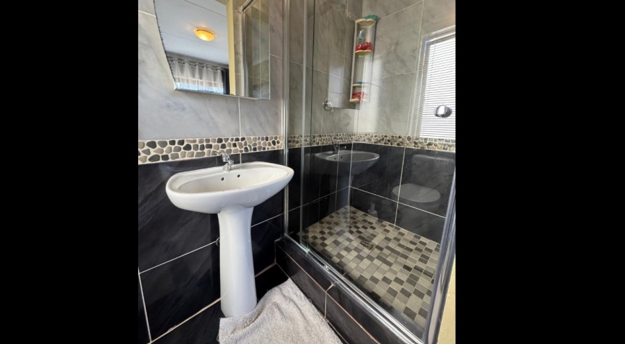 2 Bedroom Property for Sale in Willowbrook Gauteng