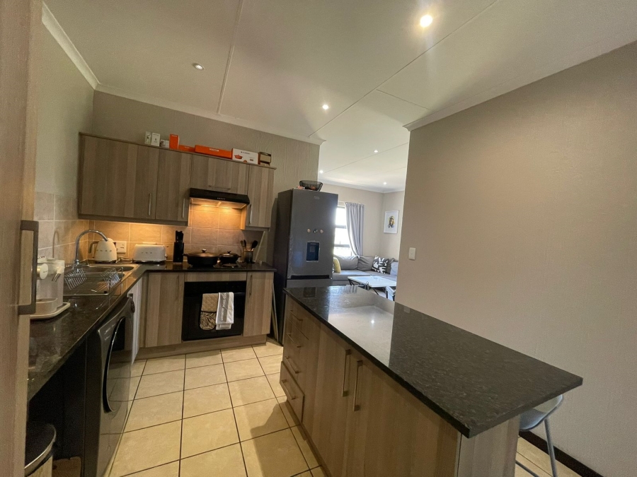 2 Bedroom Property for Sale in Wilgeheuwel Gauteng