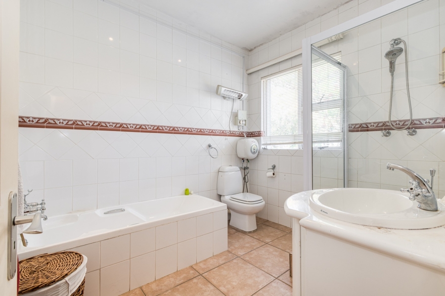 To Let 5 Bedroom Property for Rent in Dainfern Golf Estate Gauteng