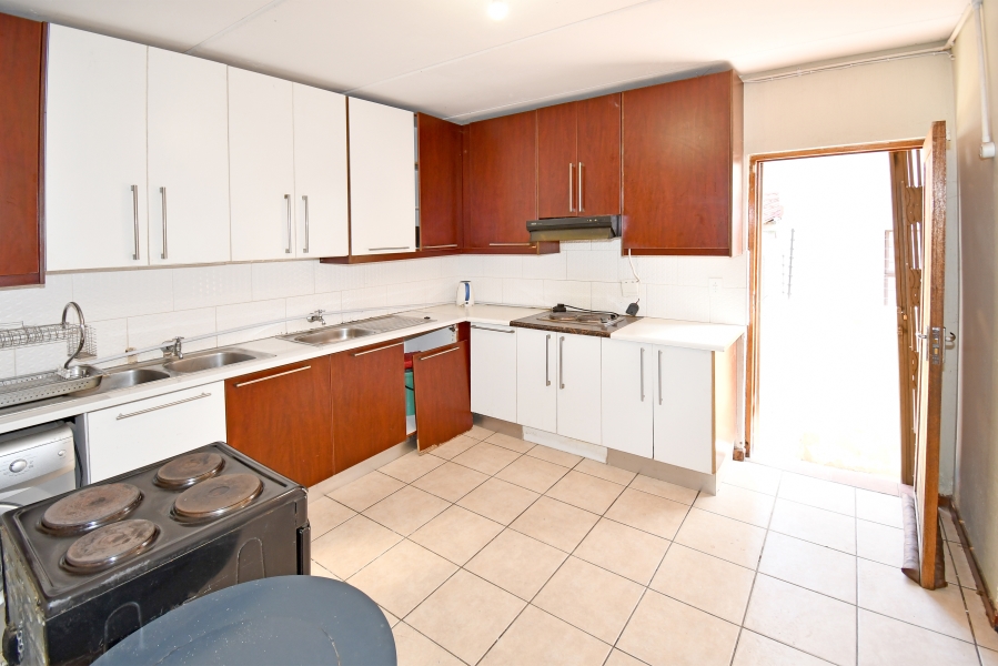 7 Bedroom Property for Sale in Cosmo City Gauteng