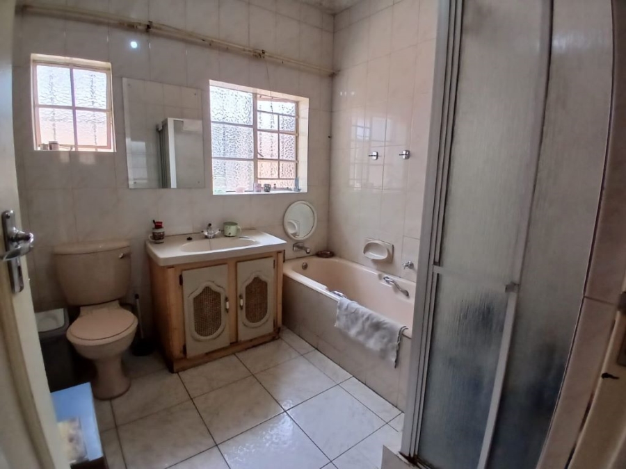 8 Bedroom Property for Sale in Parkhill Gardens Gauteng