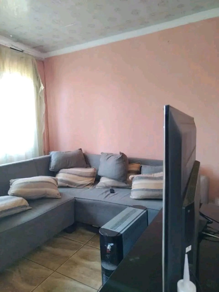 2 Bedroom Property for Sale in Mohlakeng Gauteng
