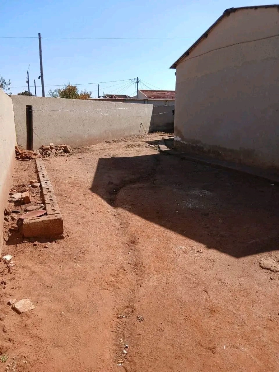 2 Bedroom Property for Sale in Mohlakeng Gauteng