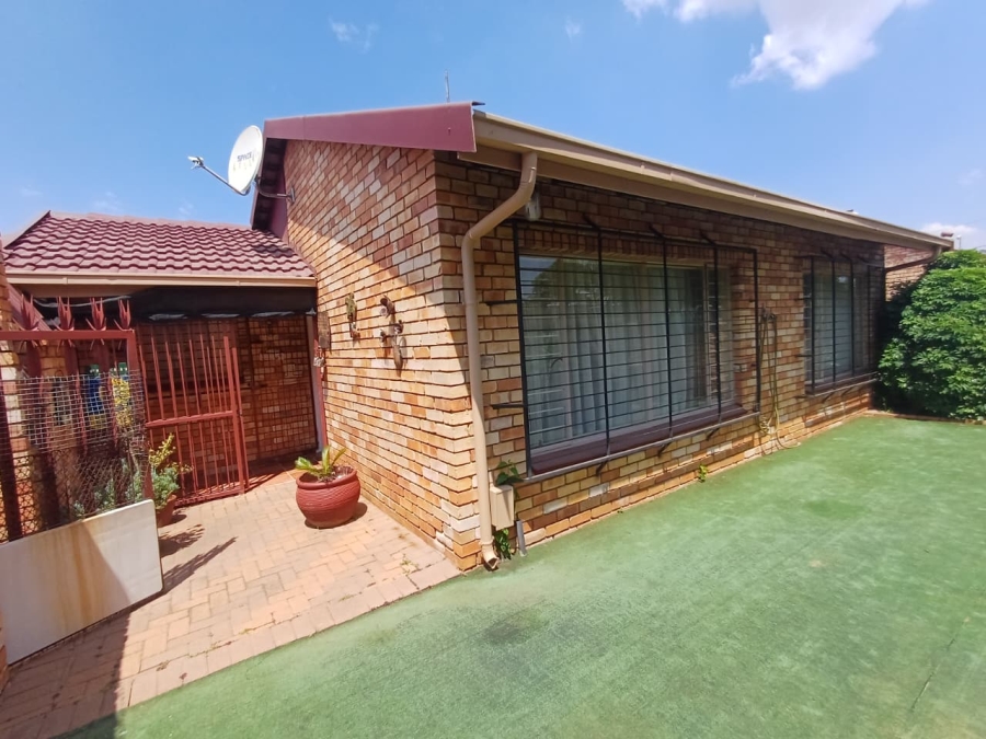 2 Bedroom Property for Sale in Krugersdorp North Gauteng