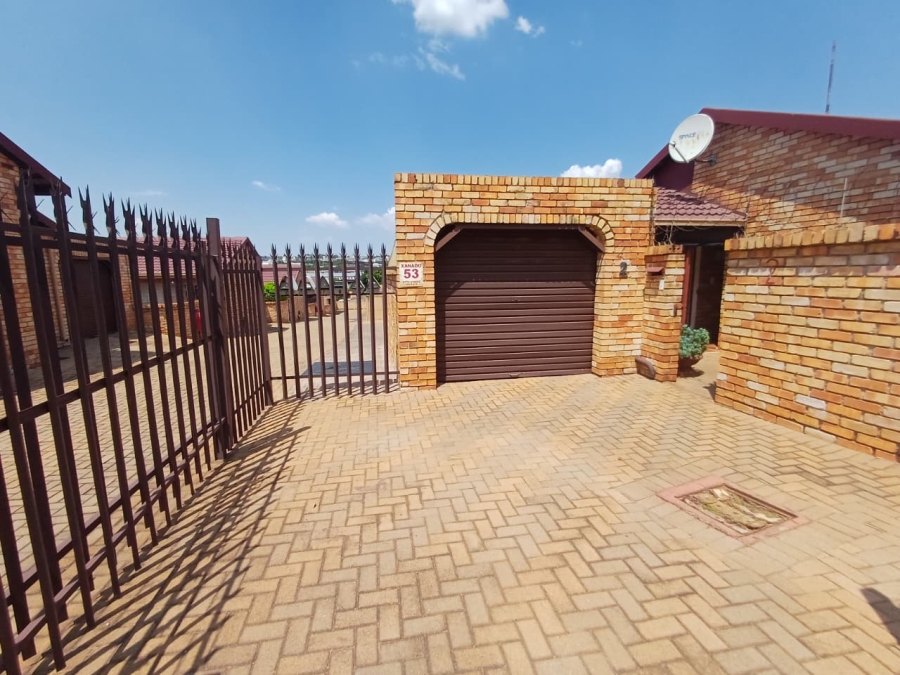 2 Bedroom Property for Sale in Krugersdorp North Gauteng