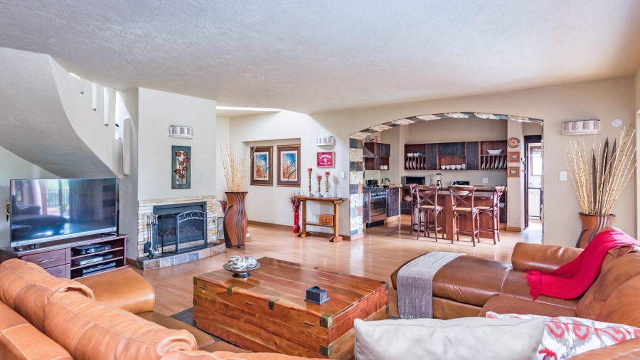 5 Bedroom Property for Sale in Featherbrooke Estate Gauteng