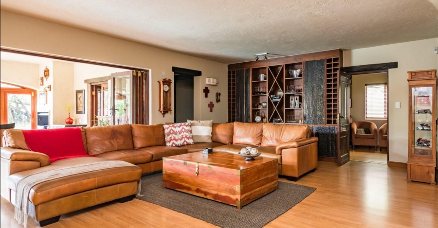 5 Bedroom Property for Sale in Featherbrooke Estate Gauteng