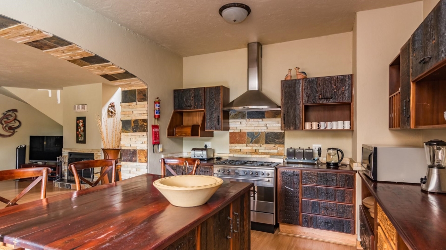 5 Bedroom Property for Sale in Featherbrooke Estate Gauteng