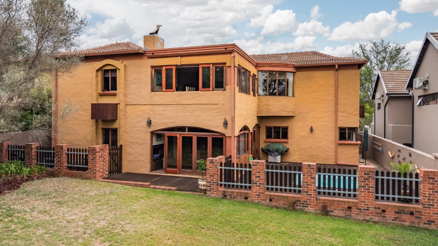 5 Bedroom Property for Sale in Featherbrooke Estate Gauteng