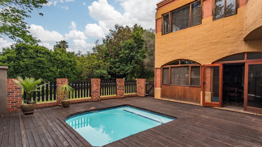 5 Bedroom Property for Sale in Featherbrooke Estate Gauteng
