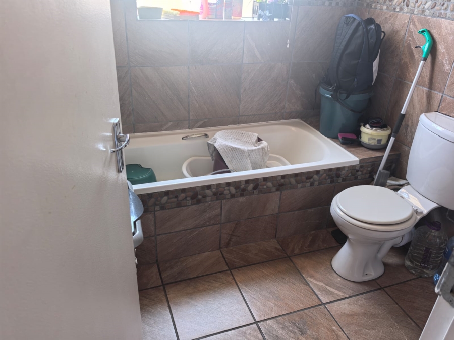 2 Bedroom Property for Sale in Allens Nek Gauteng