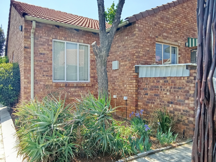 2 Bedroom Property for Sale in Allens Nek Gauteng