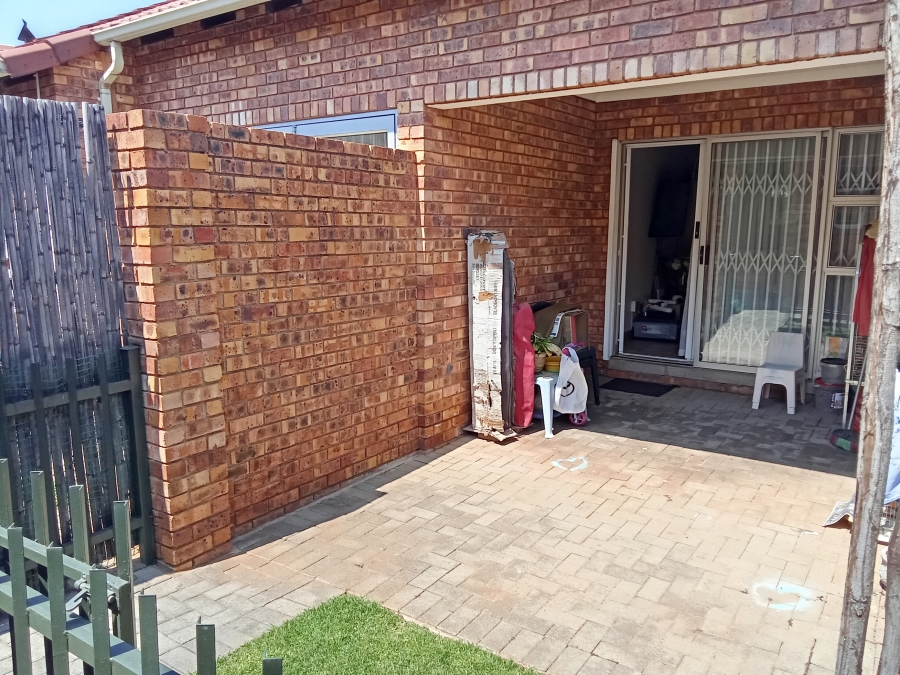 2 Bedroom Property for Sale in Allens Nek Gauteng