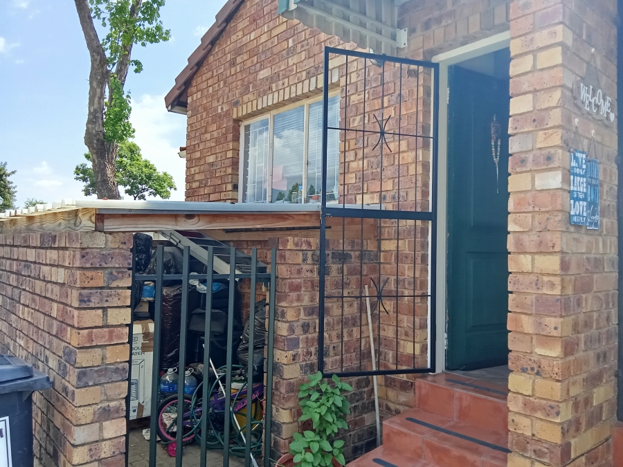 2 Bedroom Property for Sale in Allens Nek Gauteng