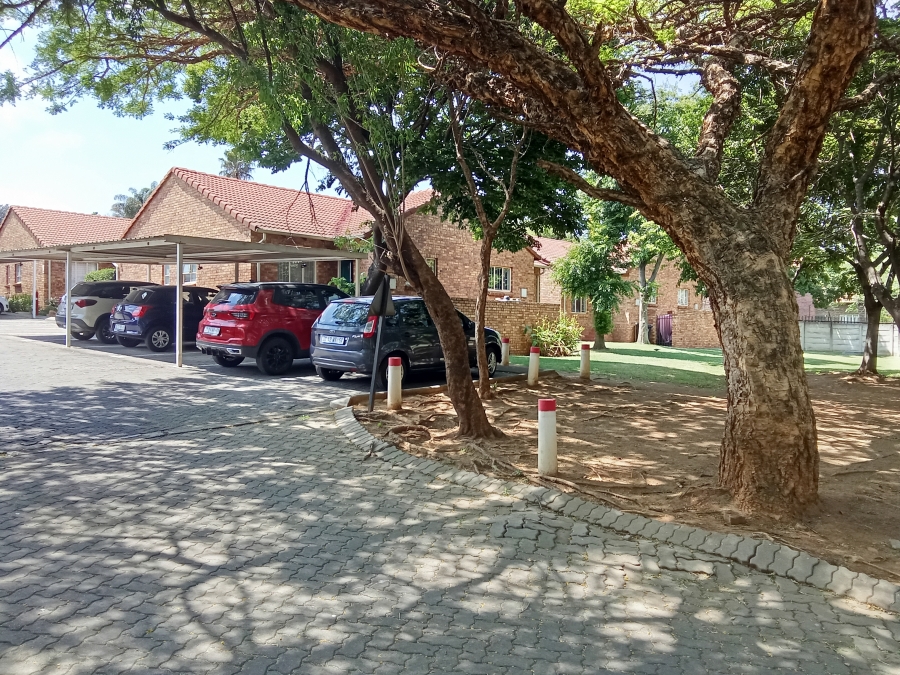 2 Bedroom Property for Sale in Allens Nek Gauteng