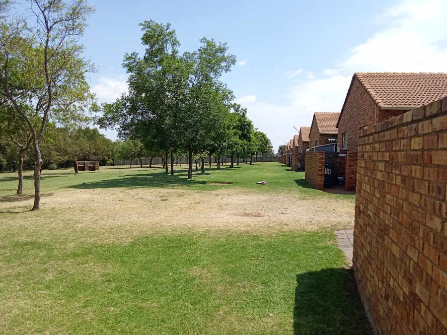 2 Bedroom Property for Sale in Allens Nek Gauteng