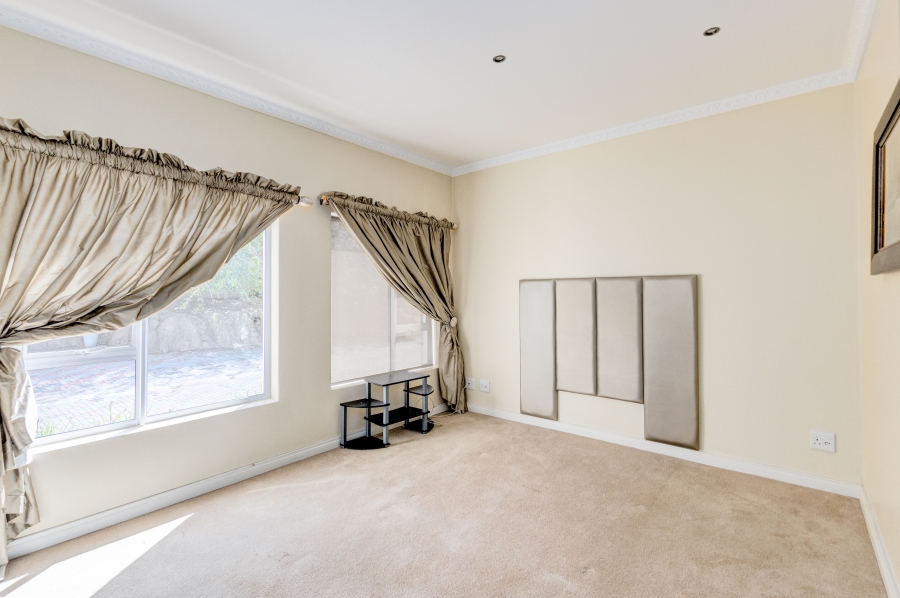 6 Bedroom Property for Sale in Cornwall Hill Gauteng