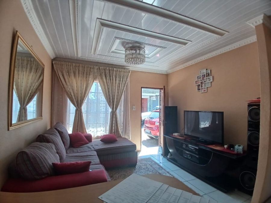 2 Bedroom Property for Sale in Toekomsrus Gauteng