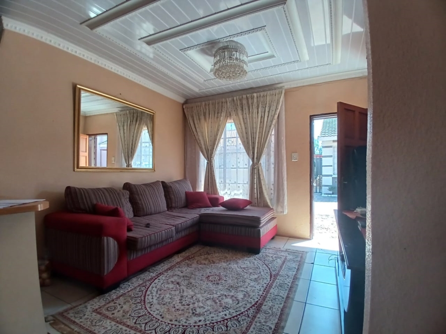 2 Bedroom Property for Sale in Toekomsrus Gauteng