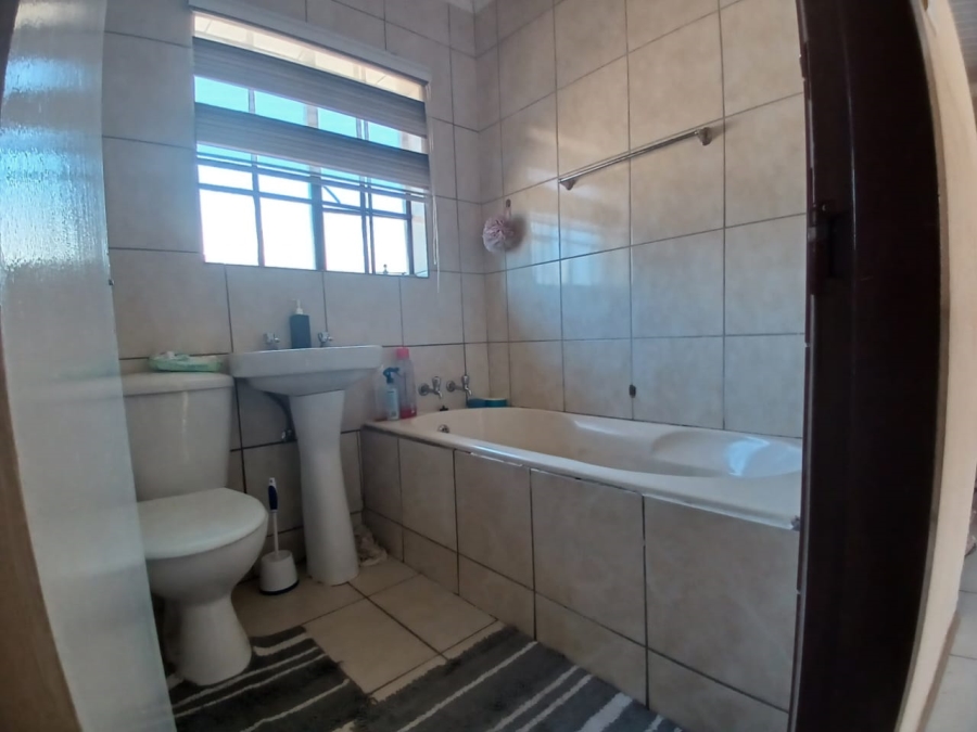 2 Bedroom Property for Sale in Toekomsrus Gauteng