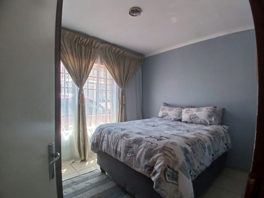 2 Bedroom Property for Sale in Toekomsrus Gauteng