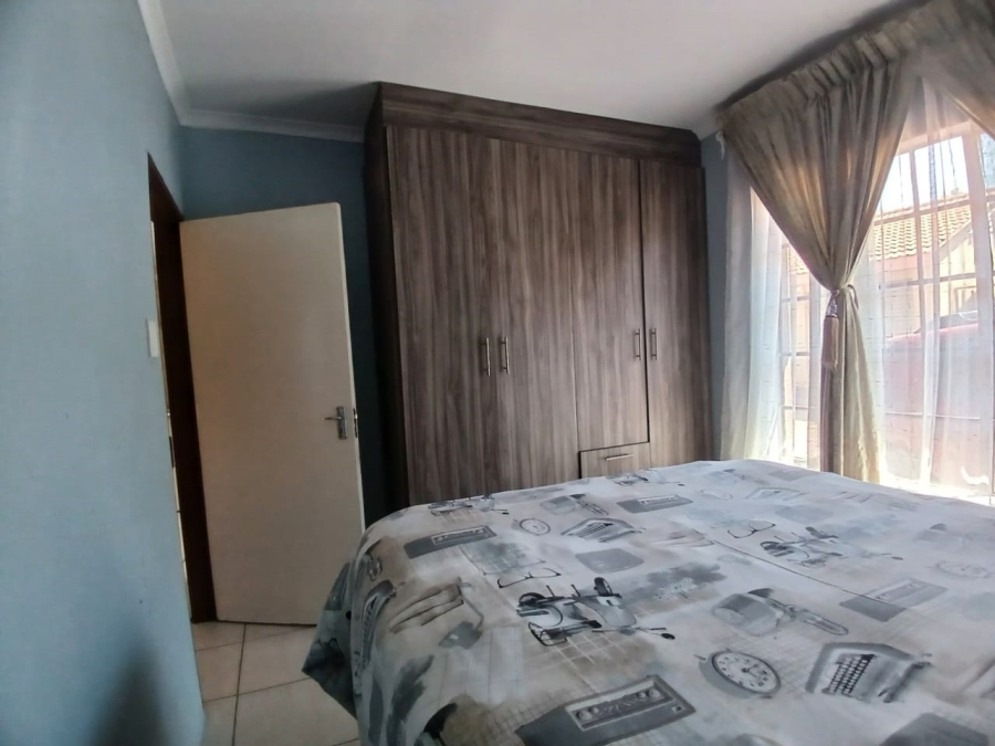 2 Bedroom Property for Sale in Toekomsrus Gauteng
