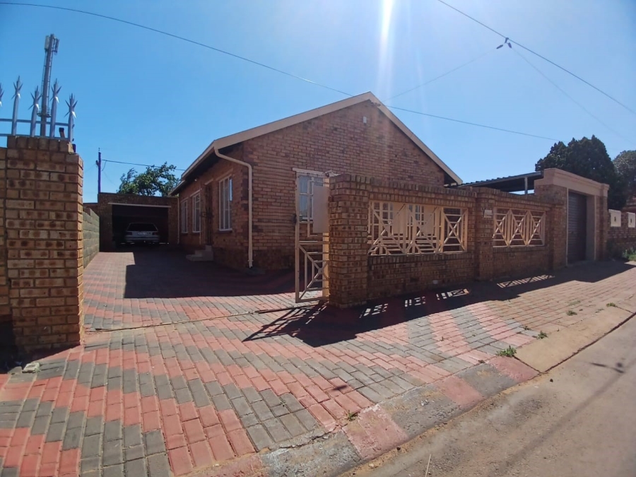 3 Bedroom Property for Sale in Mohlakeng Gauteng
