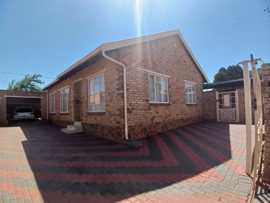 3 Bedroom Property for Sale in Mohlakeng Gauteng
