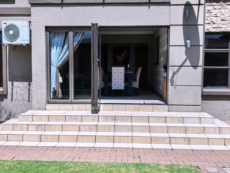 4 Bedroom Property for Sale in Sonneveld Gauteng