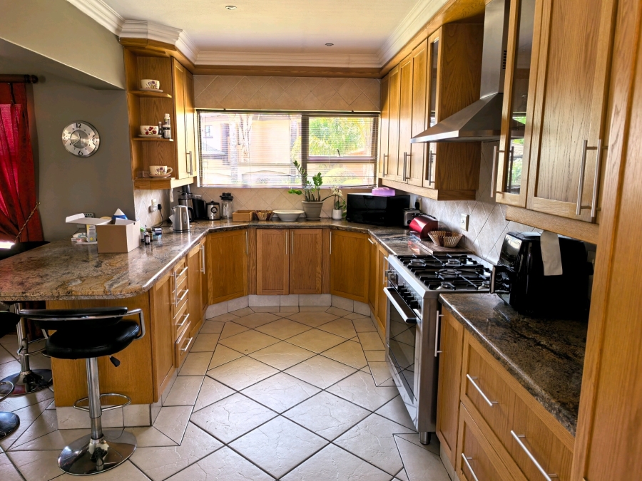 4 Bedroom Property for Sale in Sonneveld Gauteng