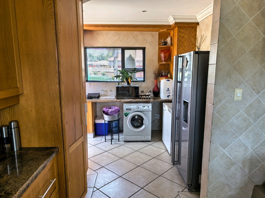 4 Bedroom Property for Sale in Sonneveld Gauteng