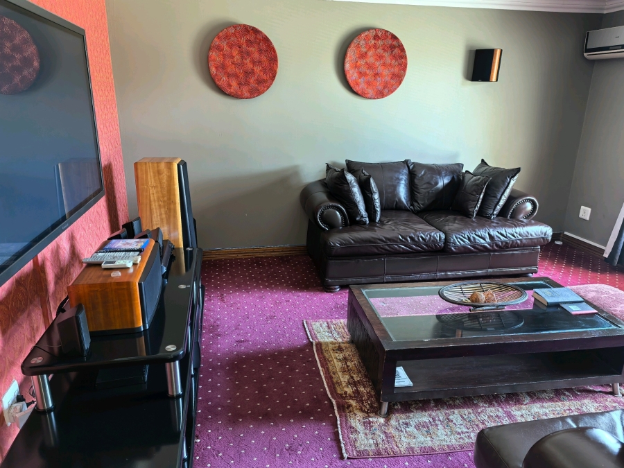 4 Bedroom Property for Sale in Sonneveld Gauteng