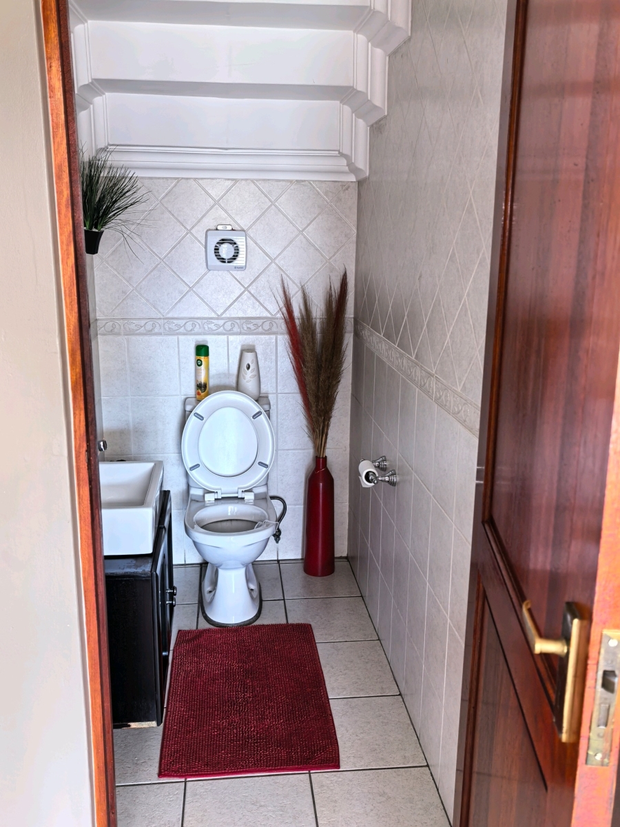 4 Bedroom Property for Sale in Sonneveld Gauteng