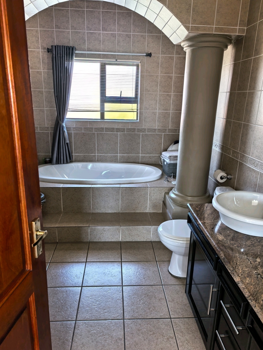 4 Bedroom Property for Sale in Sonneveld Gauteng