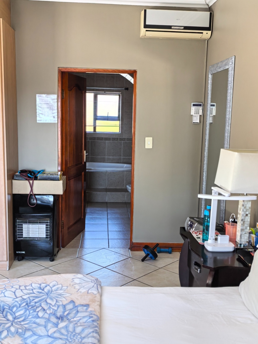 4 Bedroom Property for Sale in Sonneveld Gauteng