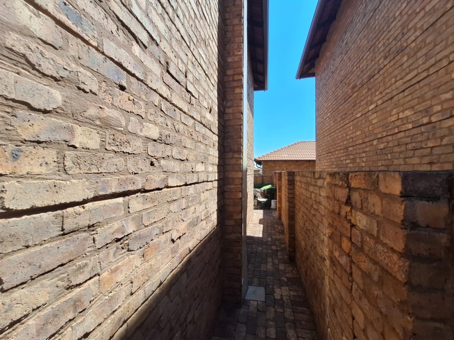 To Let 3 Bedroom Property for Rent in Annlin Gauteng