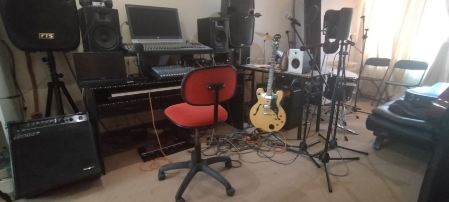 4 Bedroom Property for Sale in Greenhills Gauteng