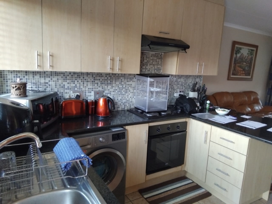 2 Bedroom Property for Sale in Wilgeheuwel Gauteng