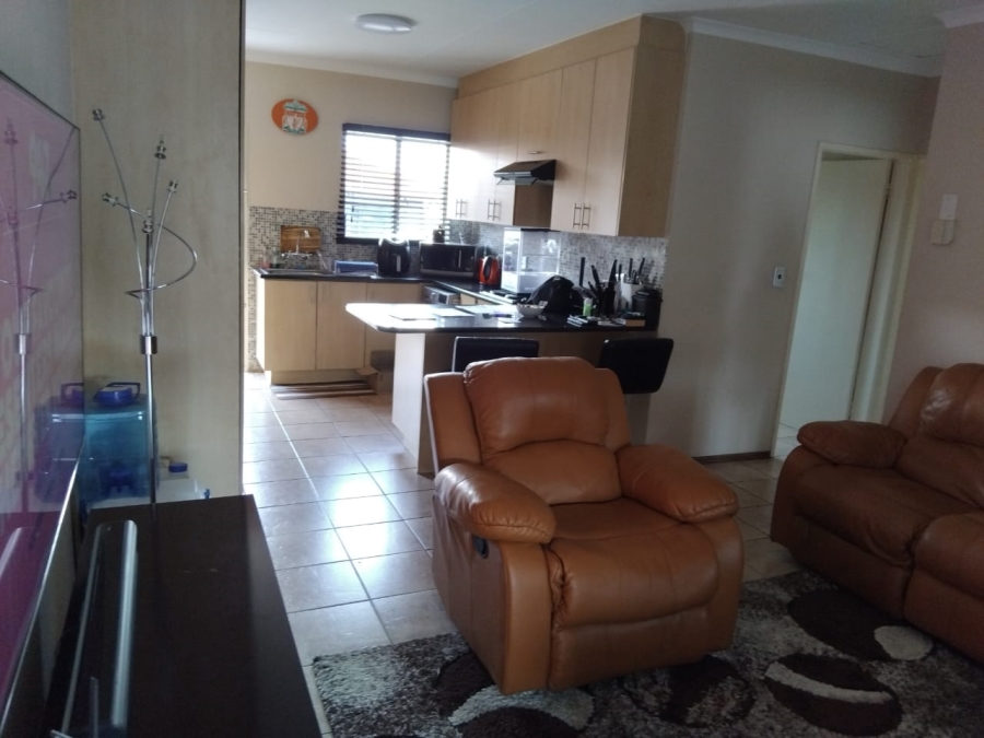 2 Bedroom Property for Sale in Wilgeheuwel Gauteng