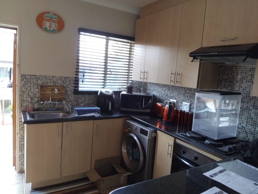 2 Bedroom Property for Sale in Wilgeheuwel Gauteng