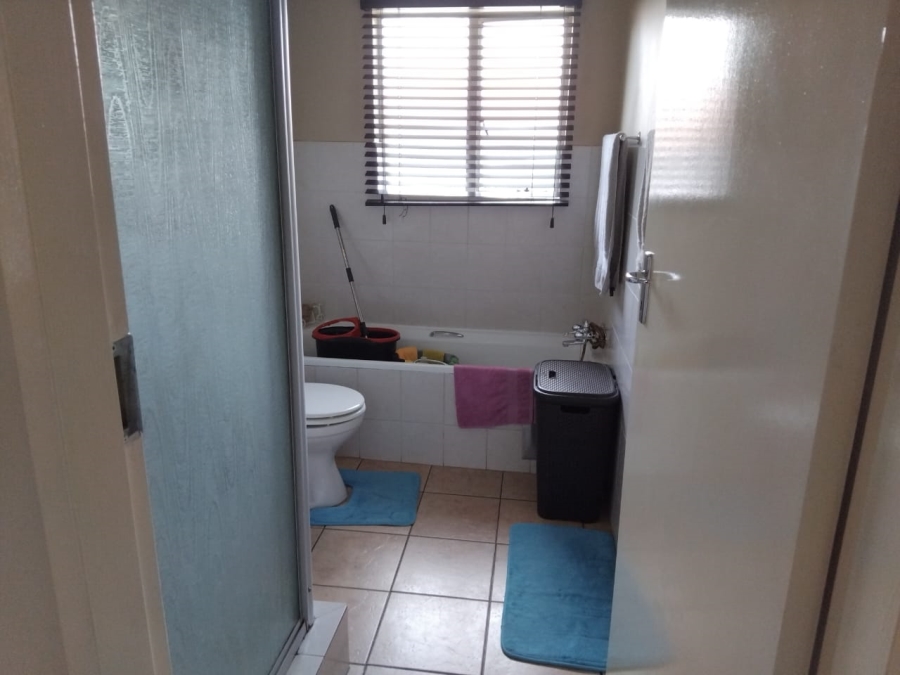 2 Bedroom Property for Sale in Wilgeheuwel Gauteng