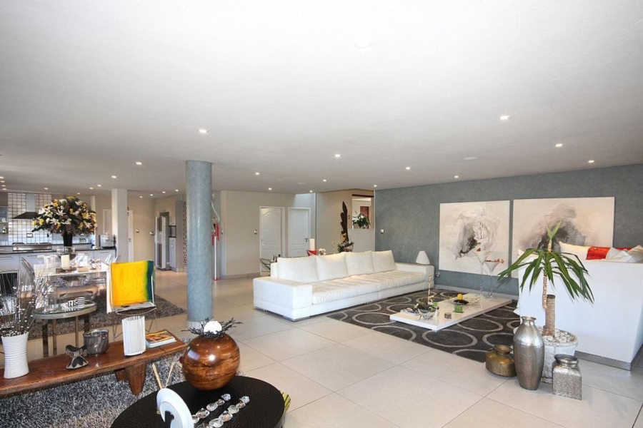 To Let 4 Bedroom Property for Rent in Sandown Gauteng