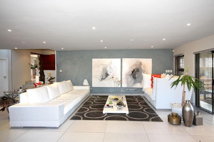 To Let 4 Bedroom Property for Rent in Sandown Gauteng